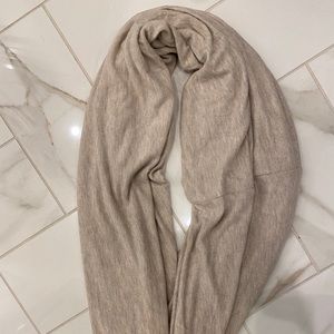 Beyond Yoga beige scarf